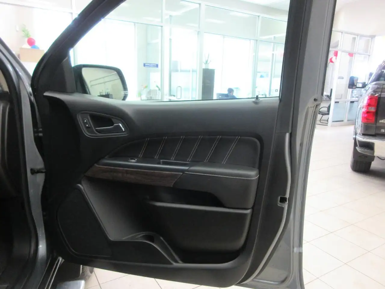 GMC Canyon снимка GMC Canyon