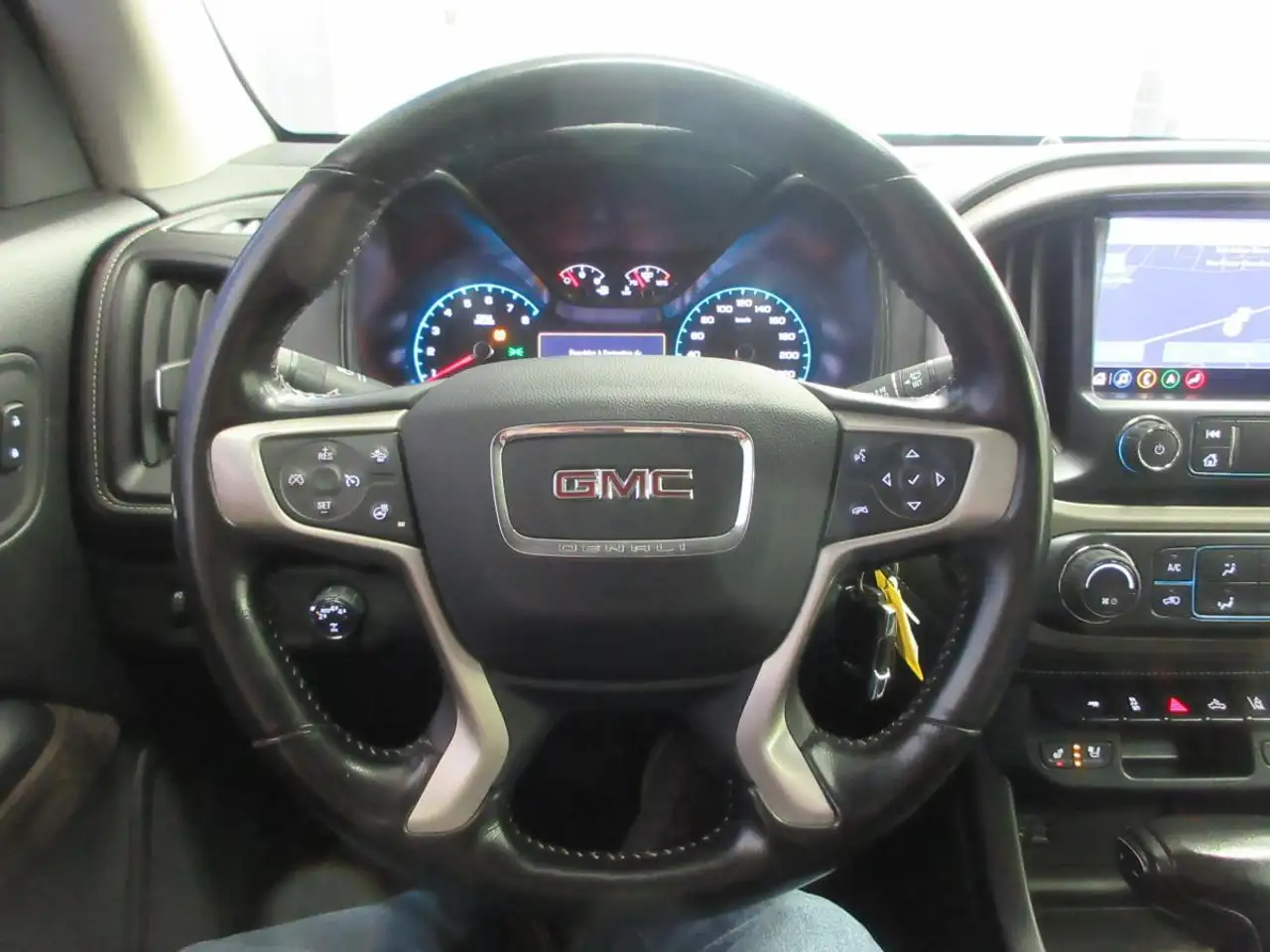 GMC Canyon снимка GMC Canyon
