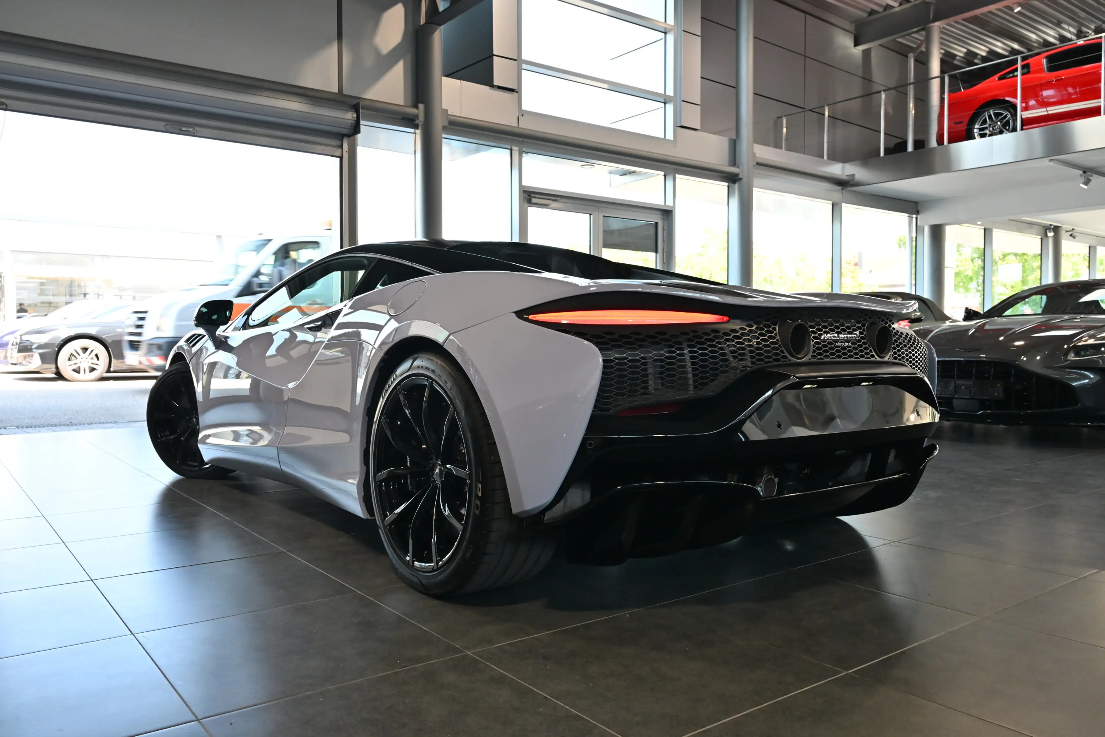 McLaren Artura MSO Ceramic Grey Tech Lux Technology Pack — photo 2