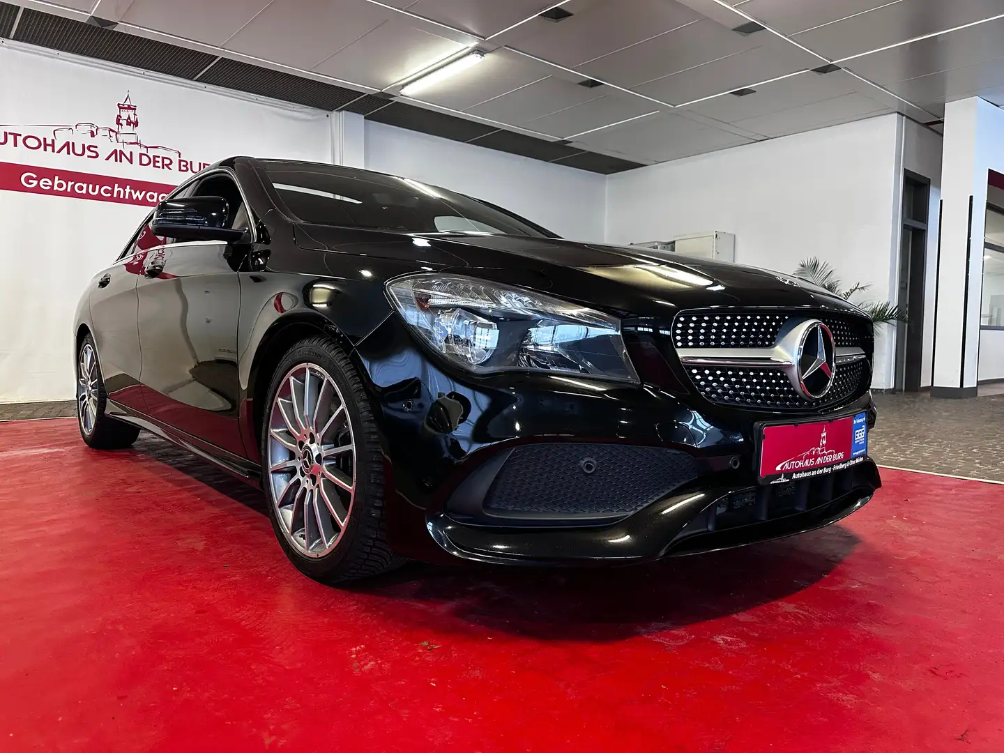 Mercedes-Benz CLA 220 4Matic AMG Line -Scheckheft Schwarz - 1