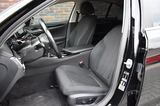 BMW 5 Series view 23