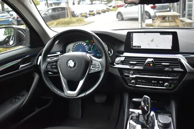BMW 5 Series view 28