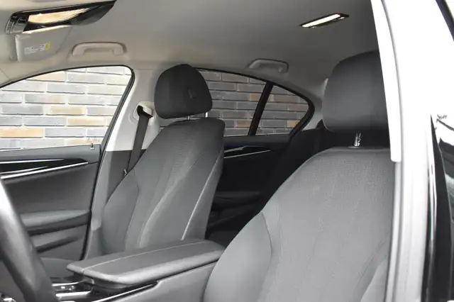 BMW 5 Series view 24