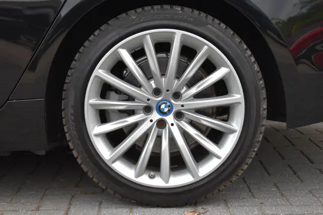 BMW 5 Series view 9