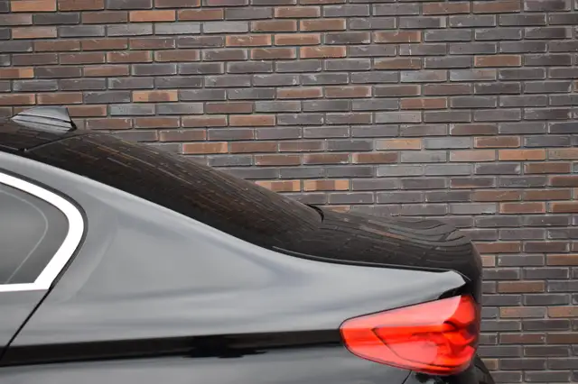 BMW 5 Series view 16