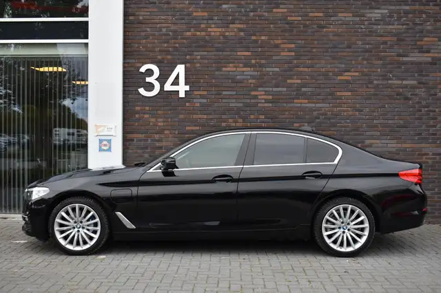 BMW 5 Series view 6