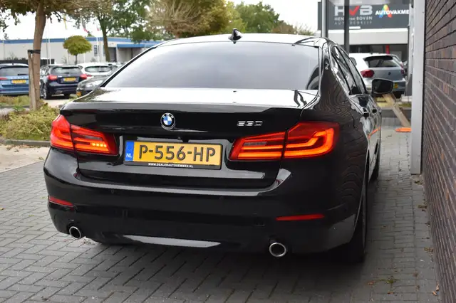 BMW 5 Series view 13