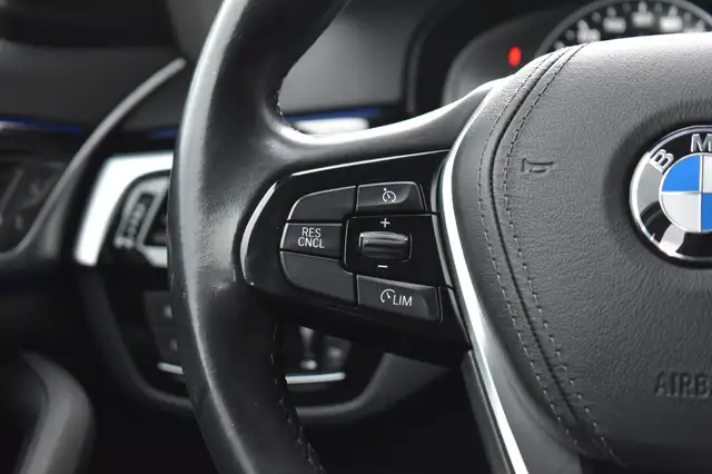 BMW 5 Series view 29
