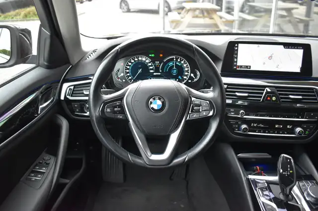 BMW 5 Series view 27