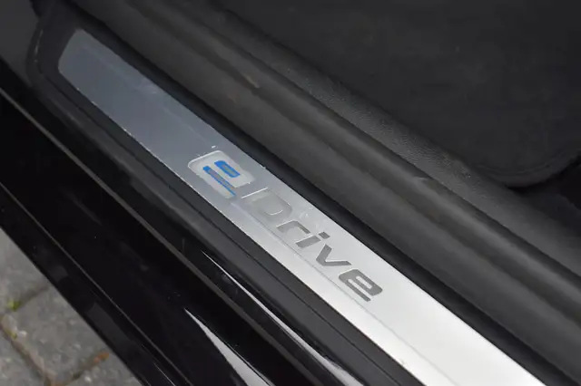 BMW 5 Series view 22