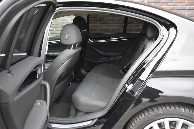 BMW 5 Series view 26
