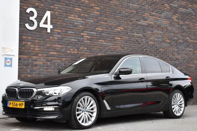 BMW 5 Series view 3