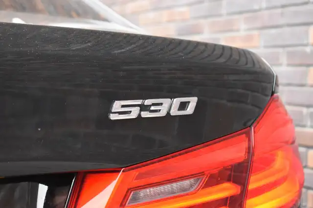 BMW 5 Series view 14