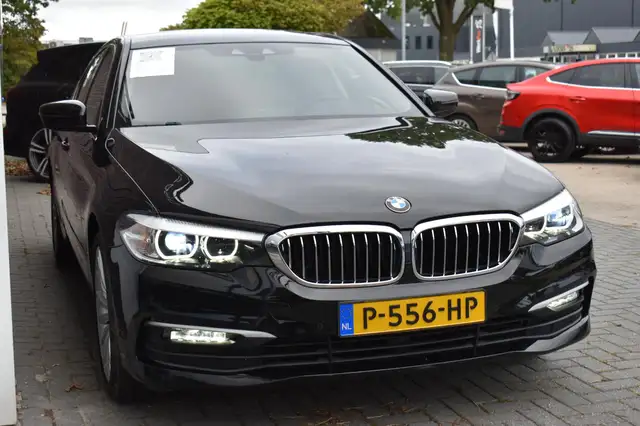 BMW 5 Series view 10