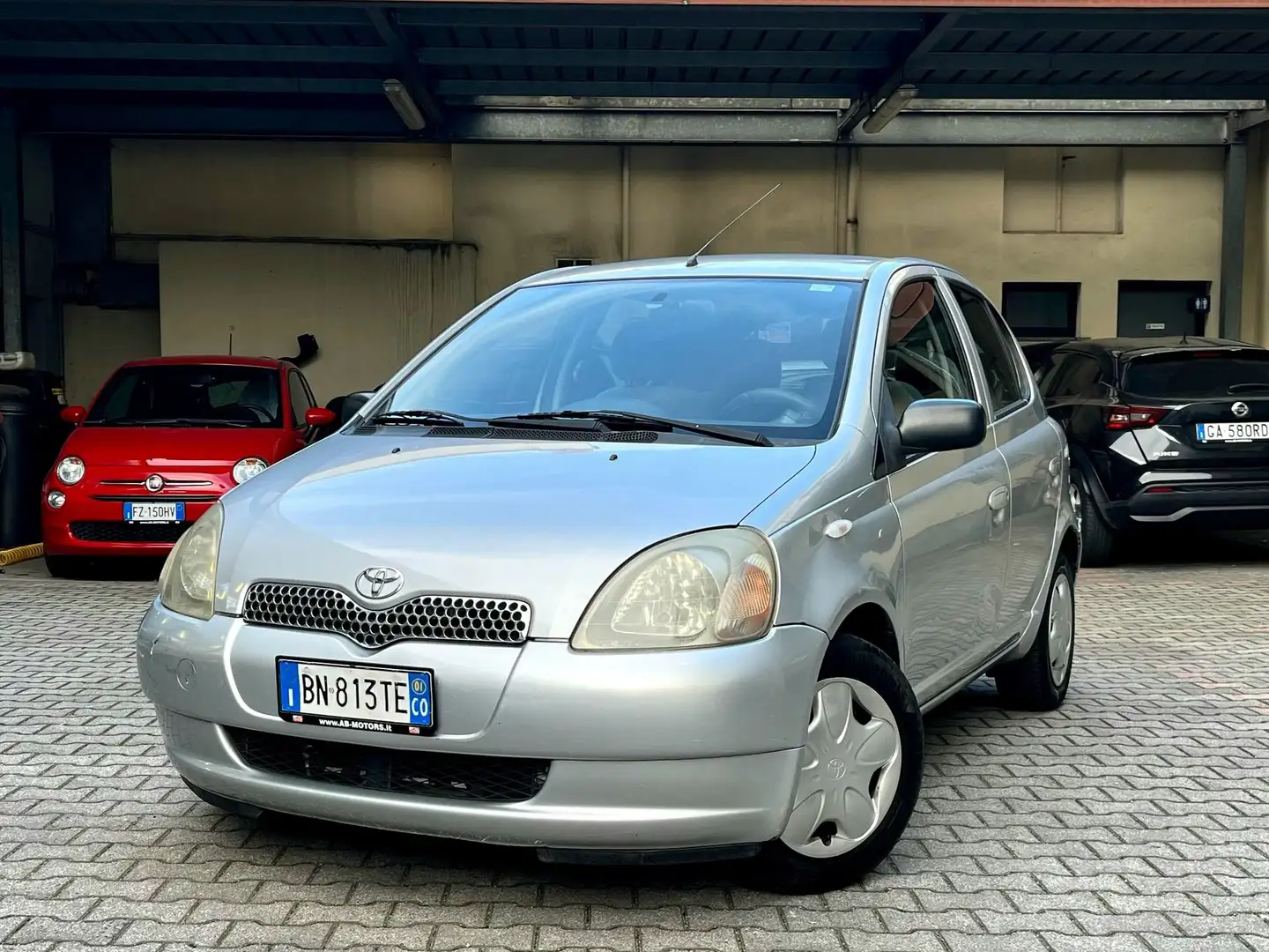 Toyota Yaris 1.0i 16V cat 5 porte Sol Grigio - 1