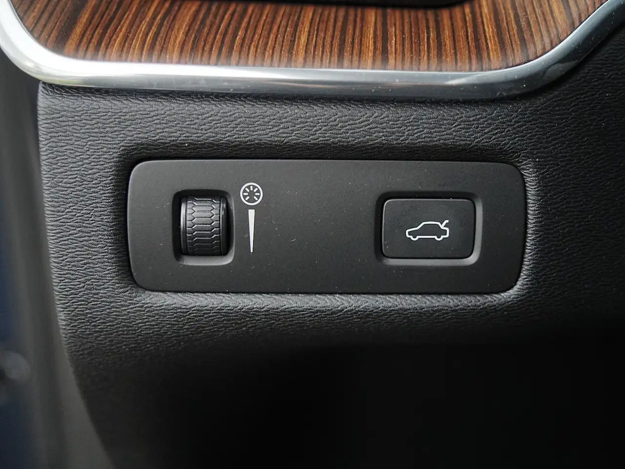 Volvo XC60 снимка Volvo XC60