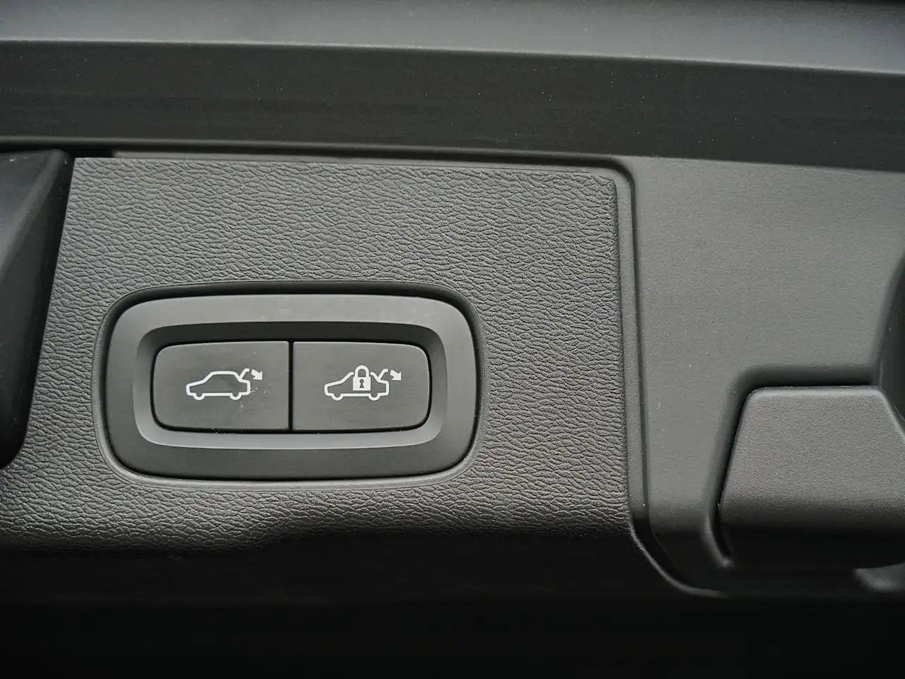Volvo XC60 снимка Volvo XC60