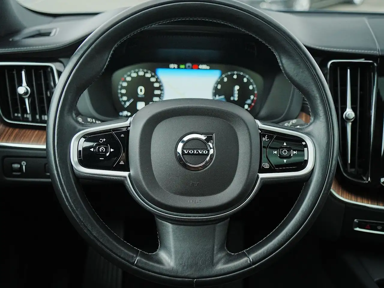 Volvo XC60 снимка Volvo XC60