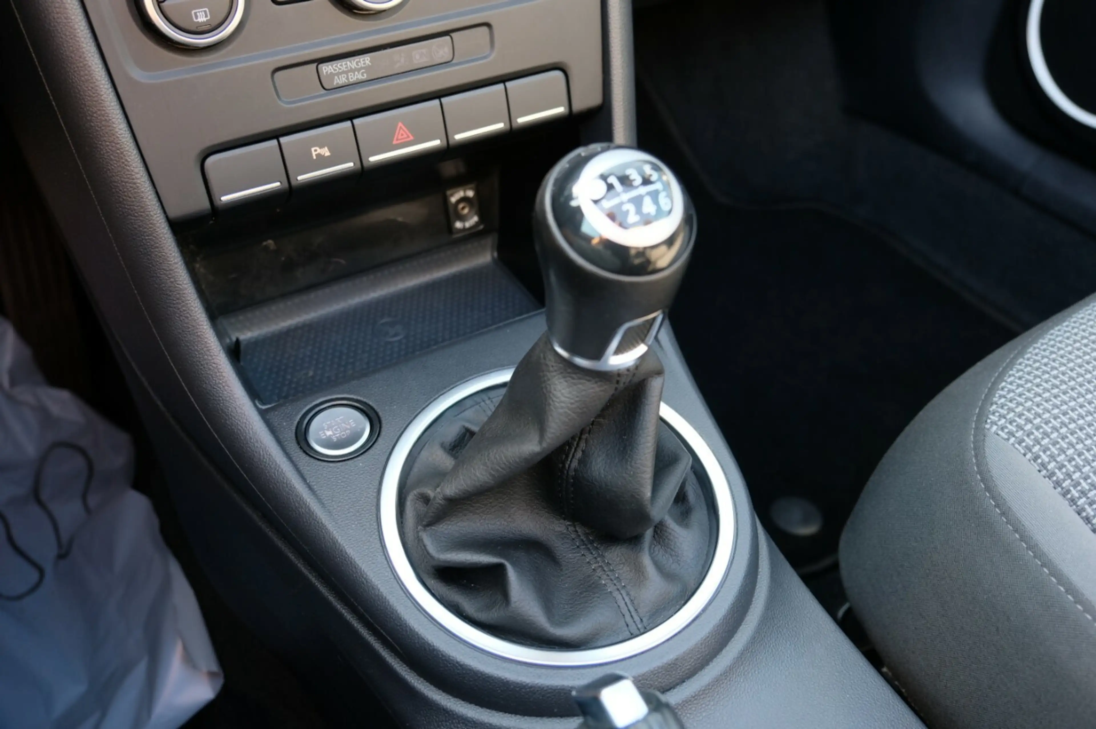 Volkswagen Beetle 1.4 TSi Cabrio 2xPDC Fender Sound — photo 13