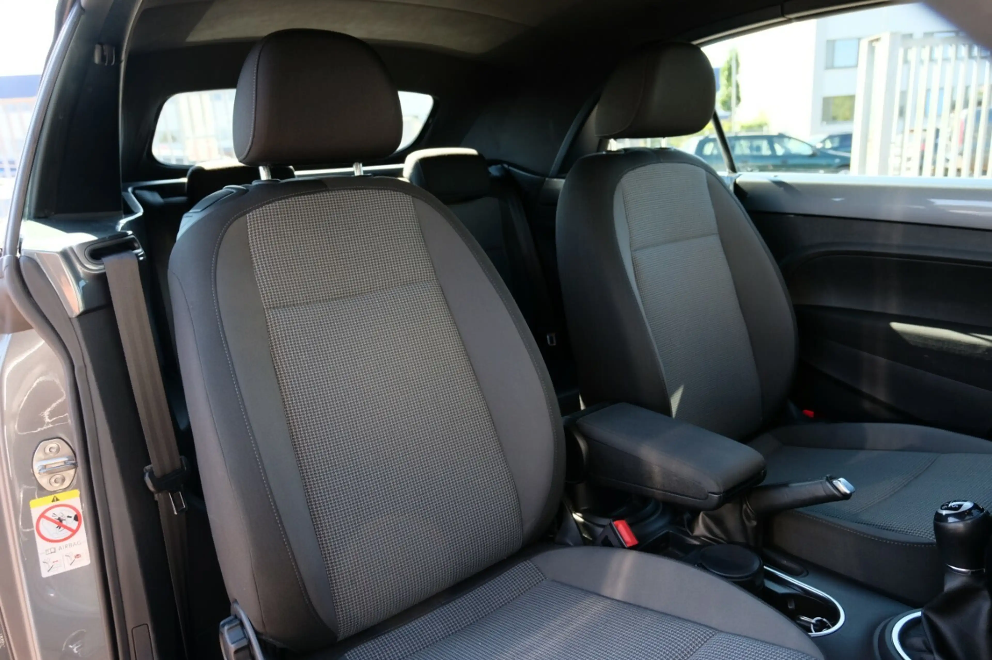 Volkswagen Beetle 1.4 TSi Cabrio 2xPDC Fender Sound — photo 16