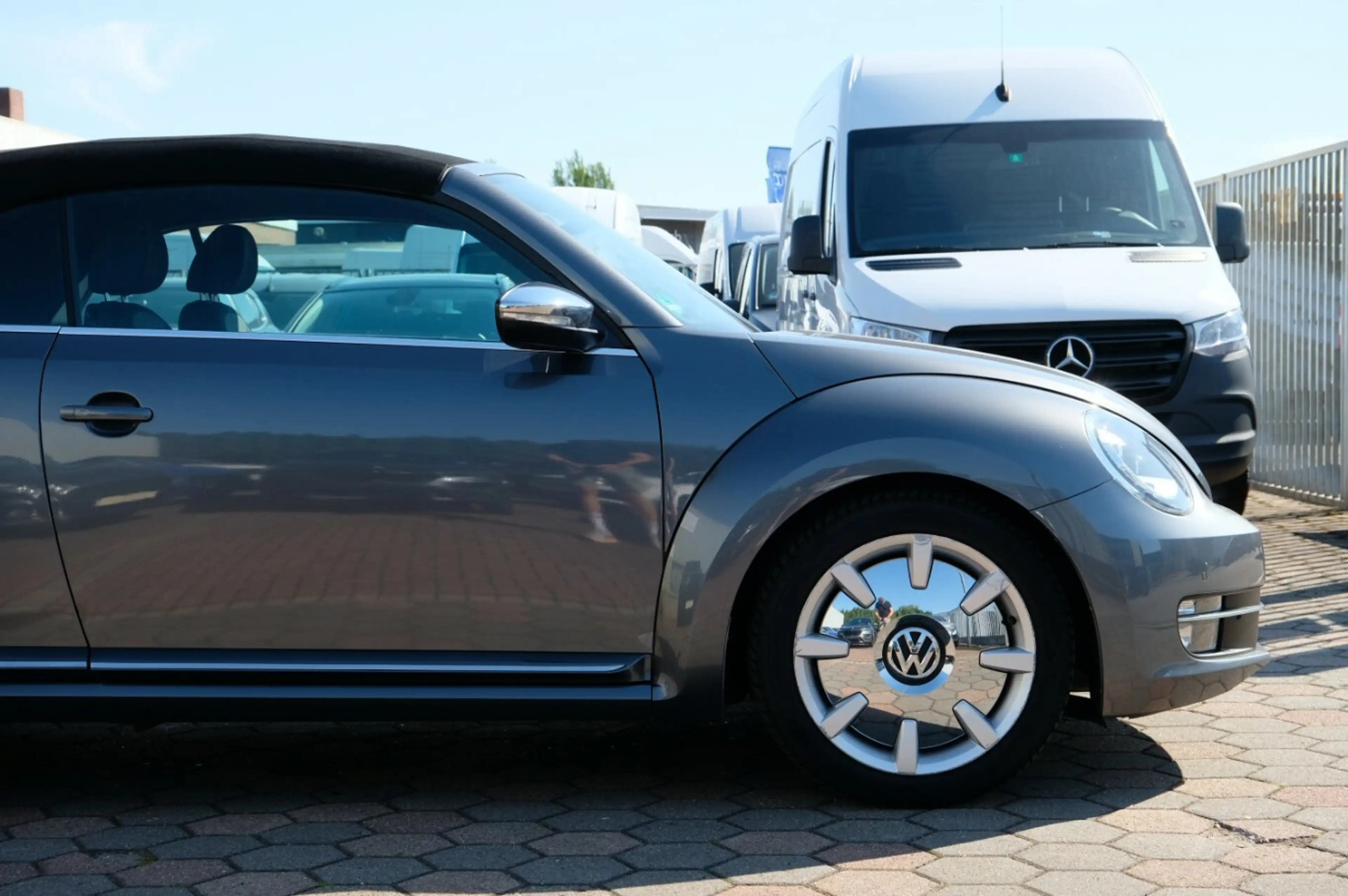 Volkswagen Beetle 1.4 TSi Cabrio 2xPDC Fender Sound — photo 5
