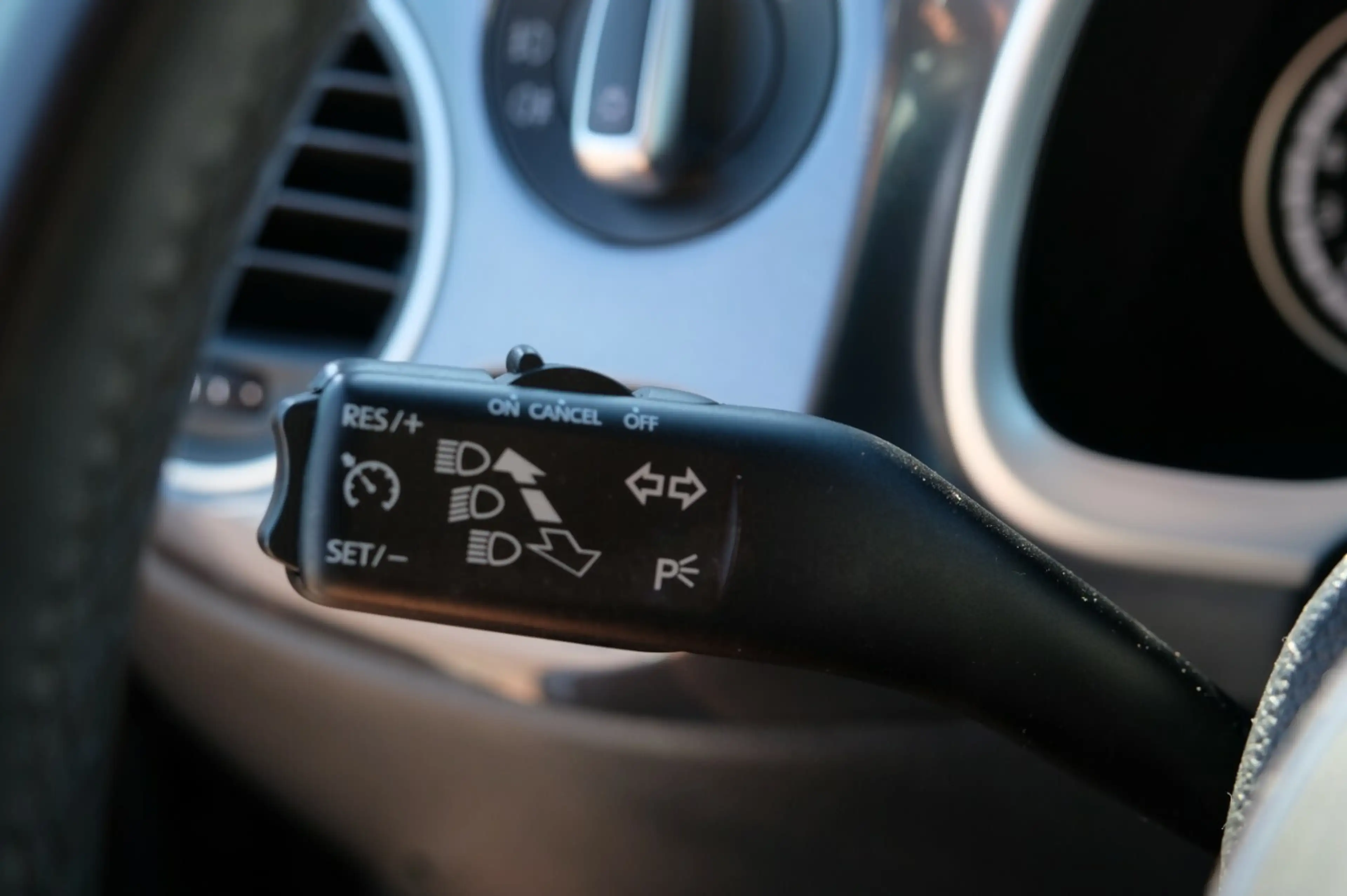 Volkswagen Beetle 1.4 TSi Cabrio 2xPDC Fender Sound — photo 24