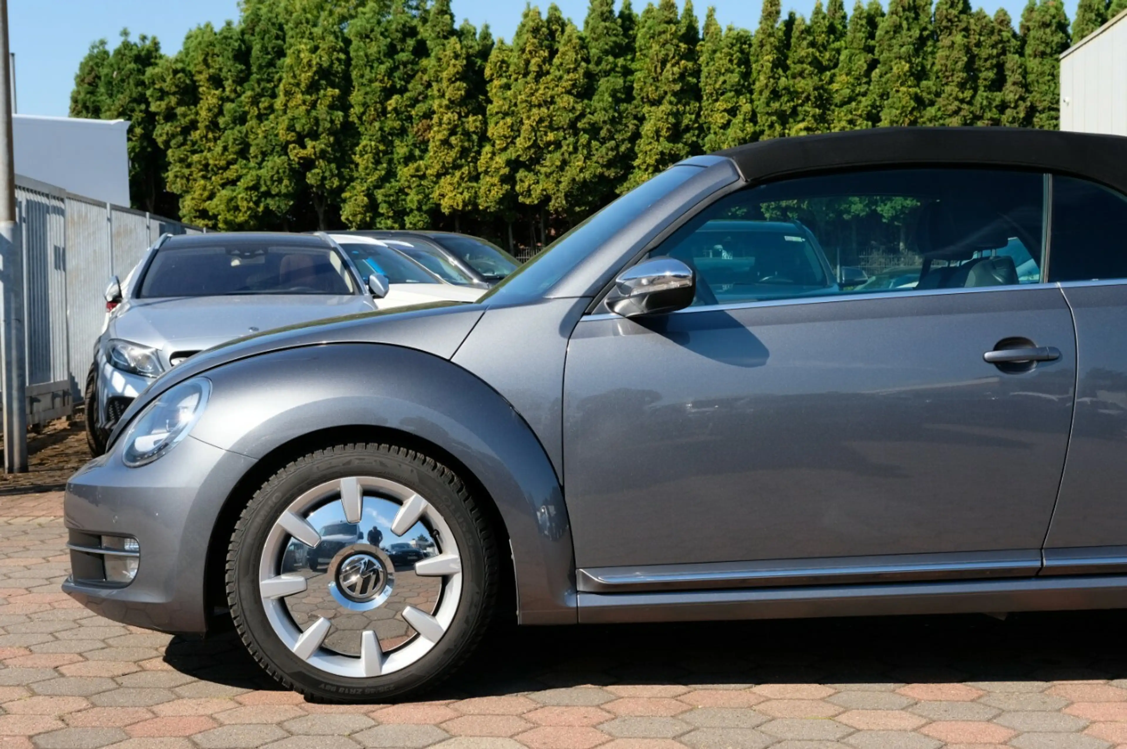 Volkswagen Beetle 1.4 TSi Cabrio 2xPDC Fender Sound — photo 9