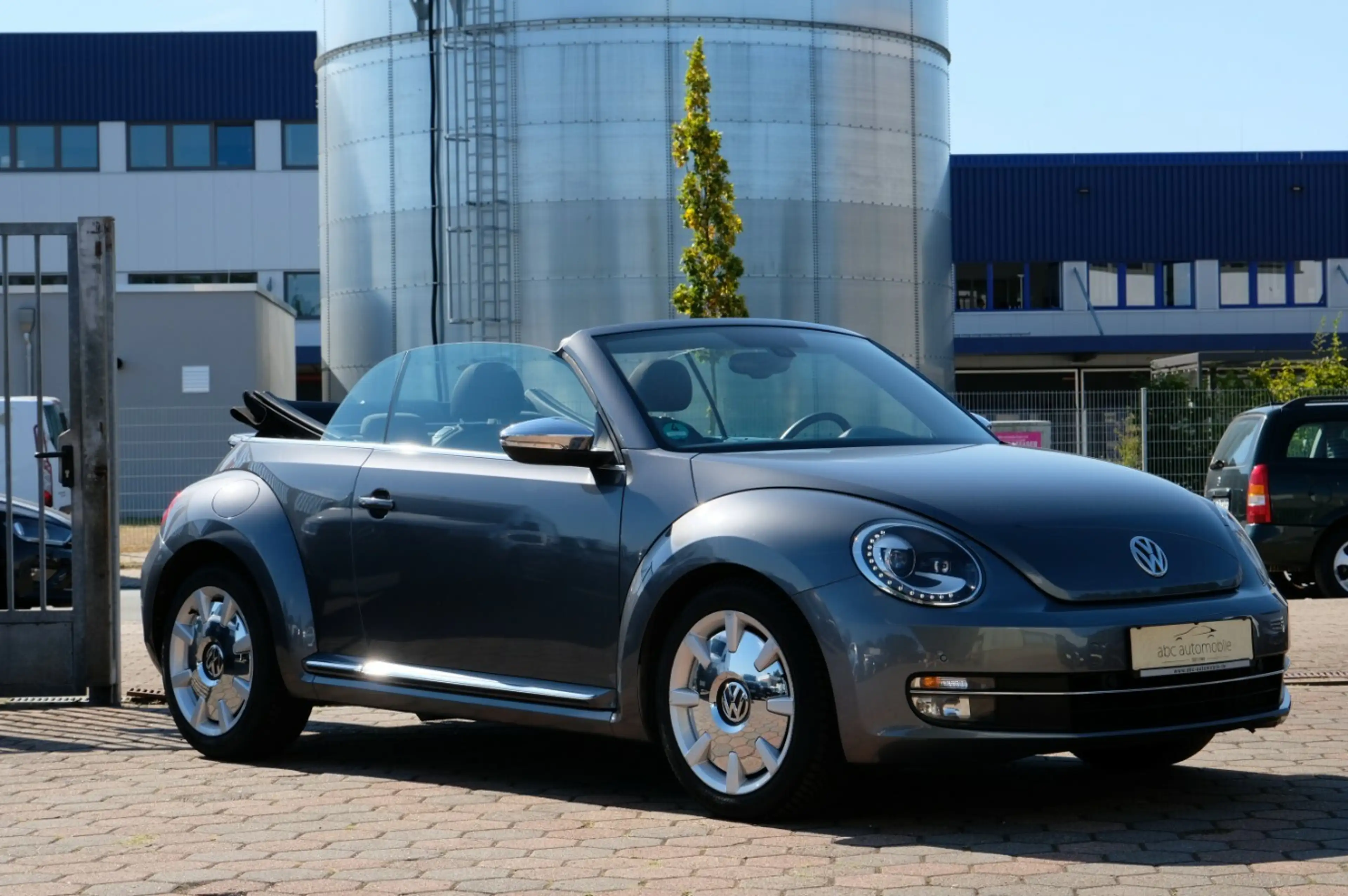 Volkswagen Beetle 1.4 TSi Cabrio 2xPDC Fender Sound — photo 3