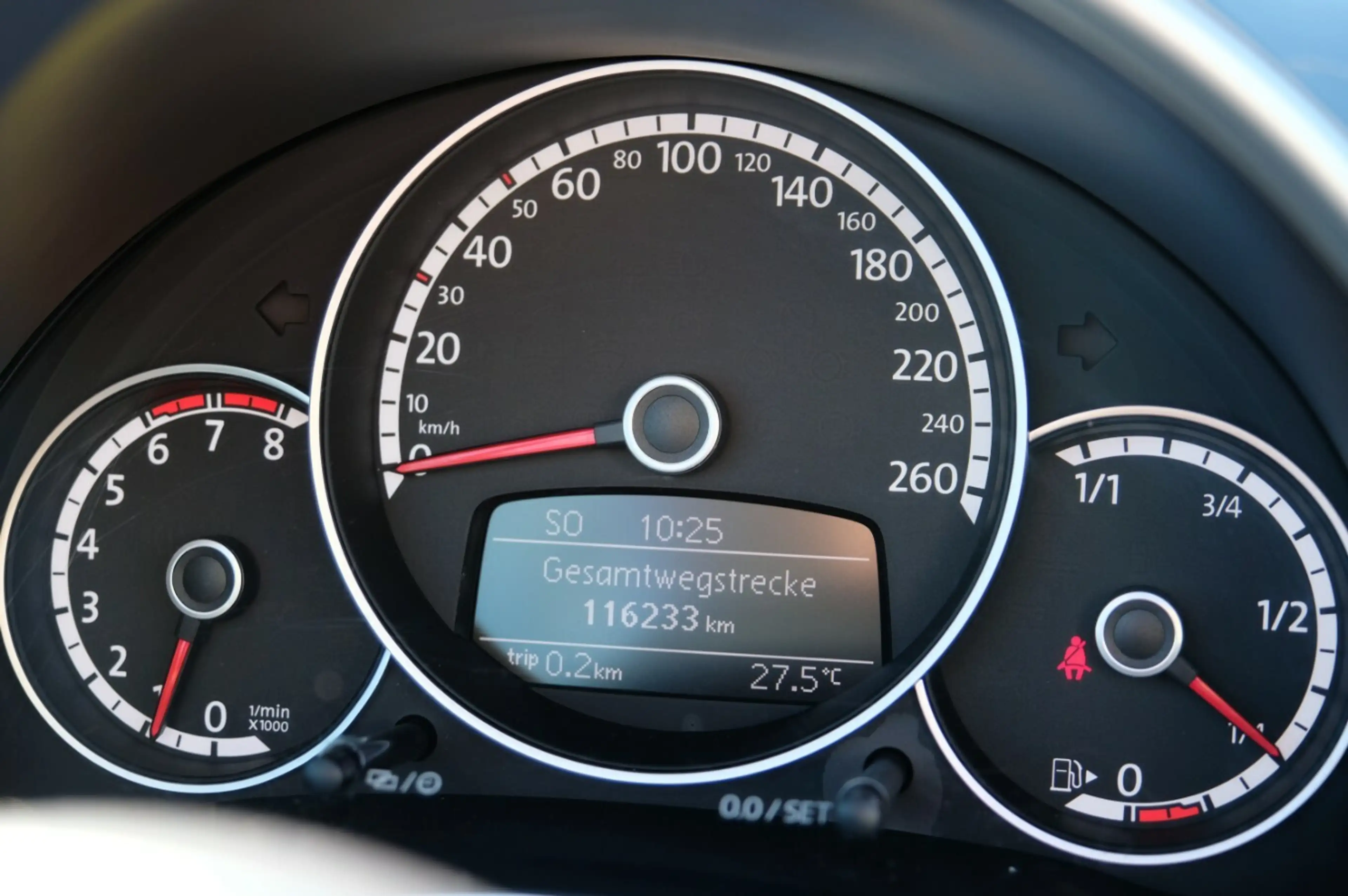 Volkswagen Beetle 1.4 TSi Cabrio 2xPDC Fender Sound — photo 23