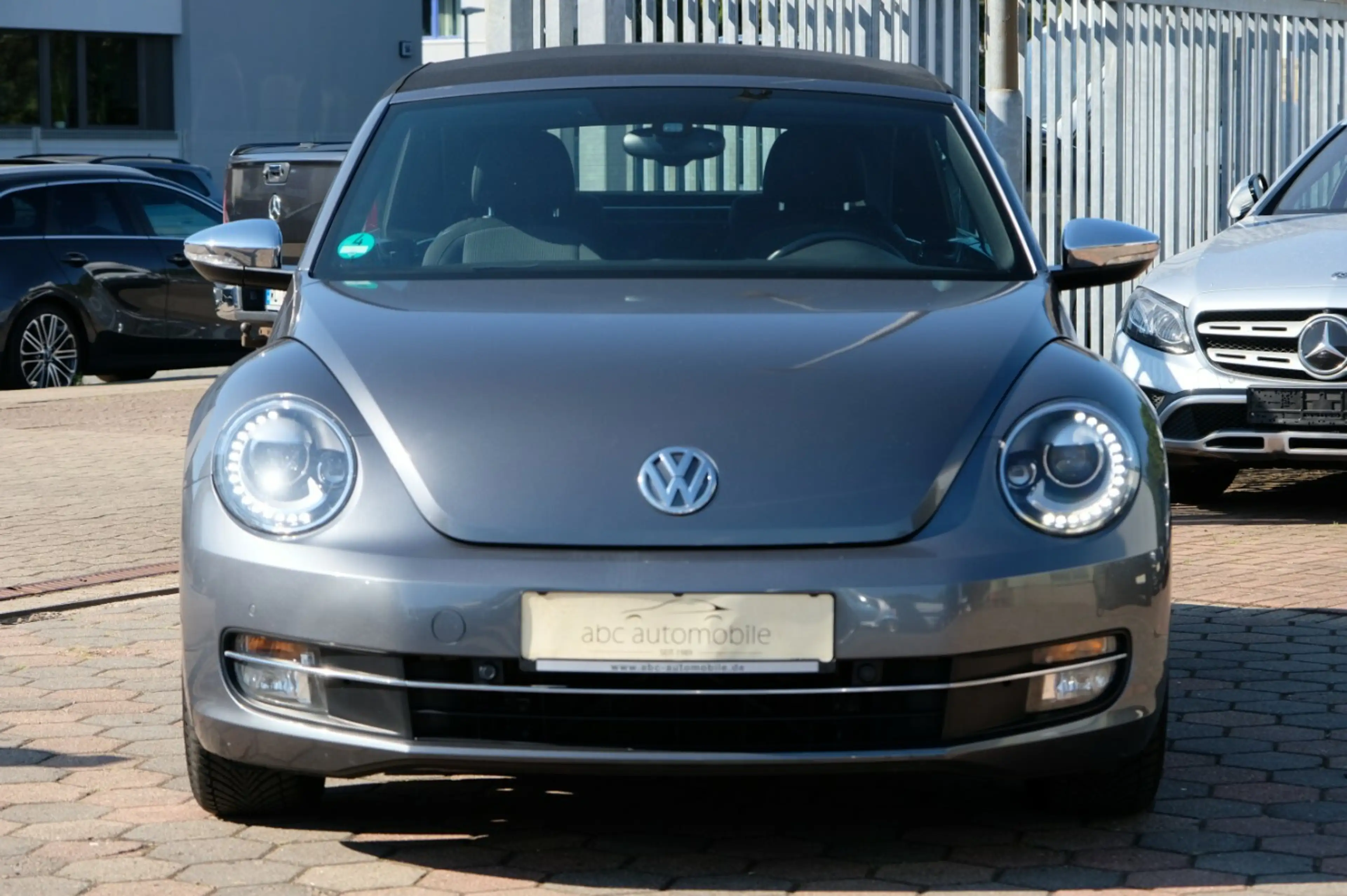Volkswagen Beetle 1.4 TSi Cabrio 2xPDC Fender Sound — photo 2