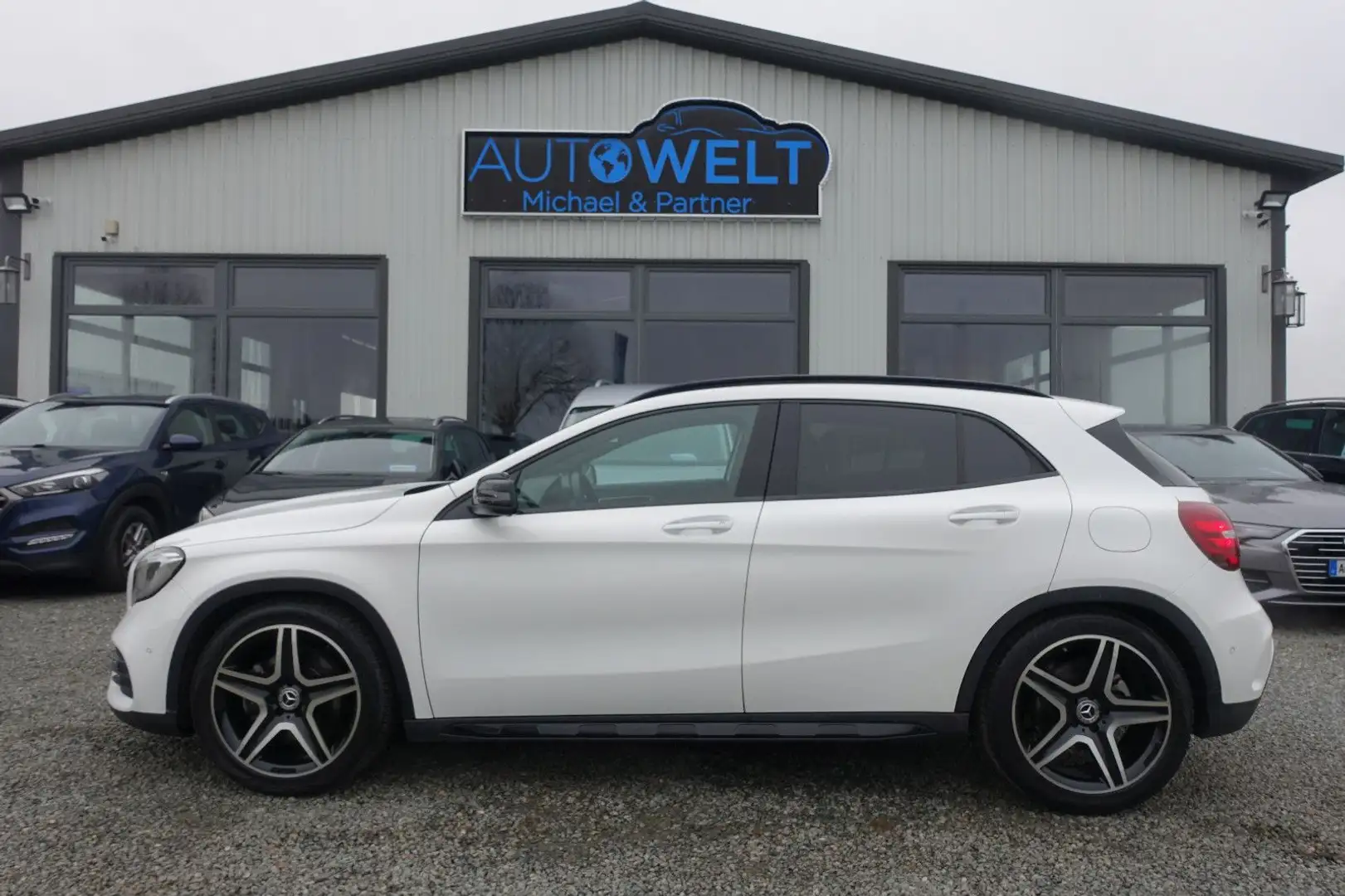Mercedes-Benz GLA 220 CDI Aut.AMG LED NAV KAM LEDER SITZH 19' Weiß - 1
