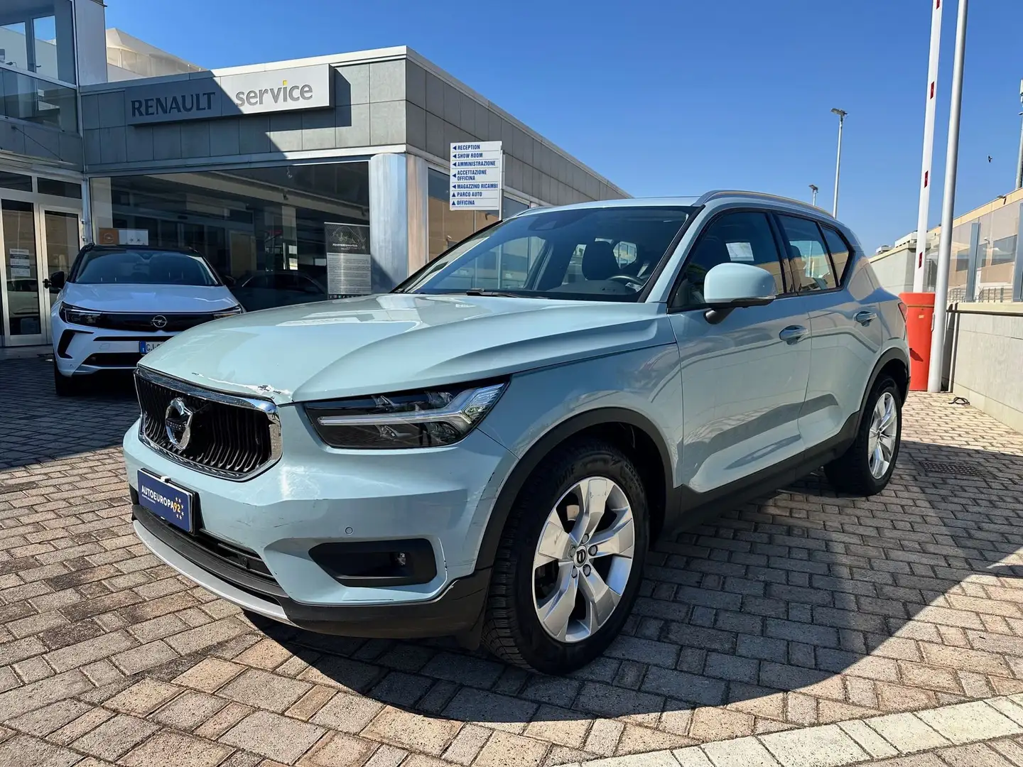 Volvo XC40 D3 Geartronic Momentum SOLO COMMERCIANTI AUTO Blu/Azzurro - 2