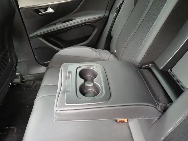 Peugeot 3008 view 5