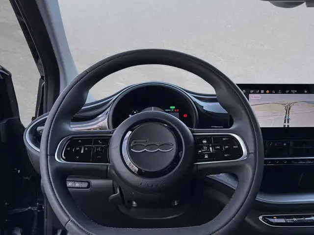 Fiat 500e view 11