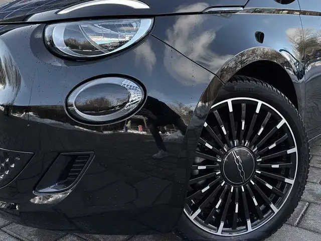 Fiat 500e view 13