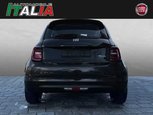 Fiat 500e view 4