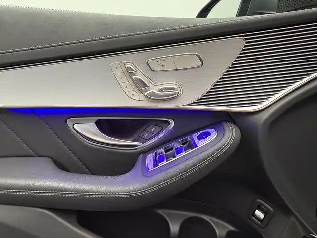 Mercedes-Benz EQC view 10