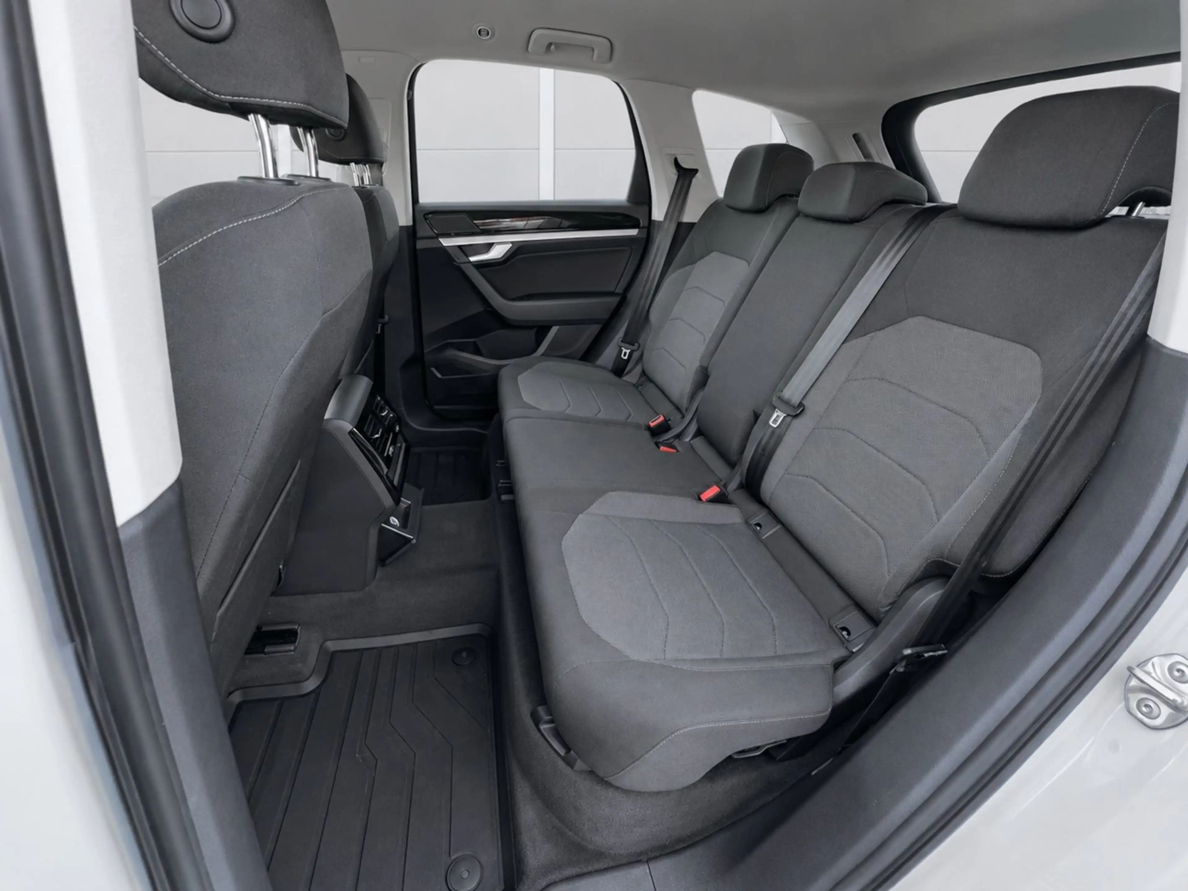 Volkswagen Touareg 4Motion BLACK & WHITE — photo 32