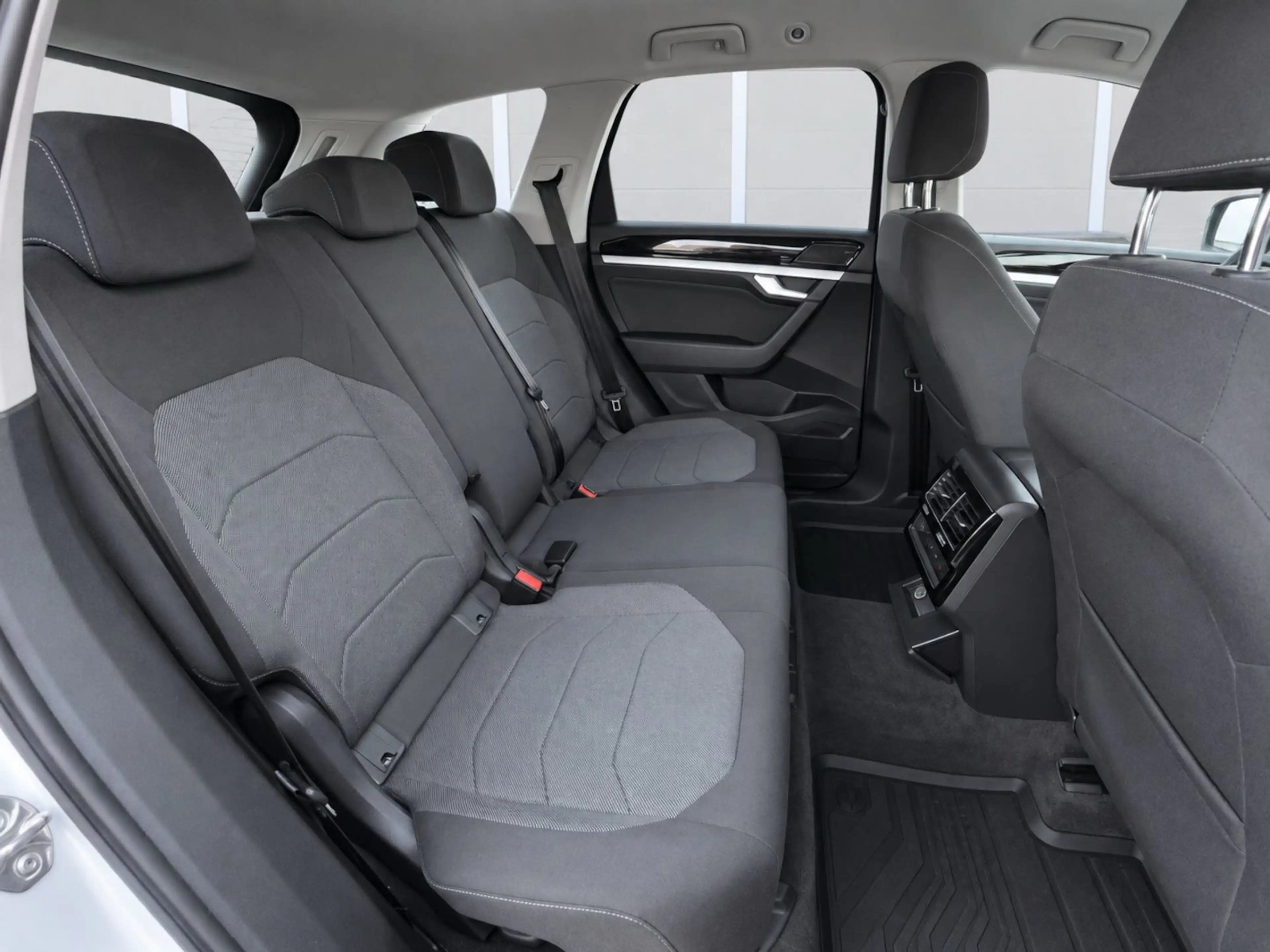 Volkswagen Touareg 4Motion BLACK & WHITE — photo 33