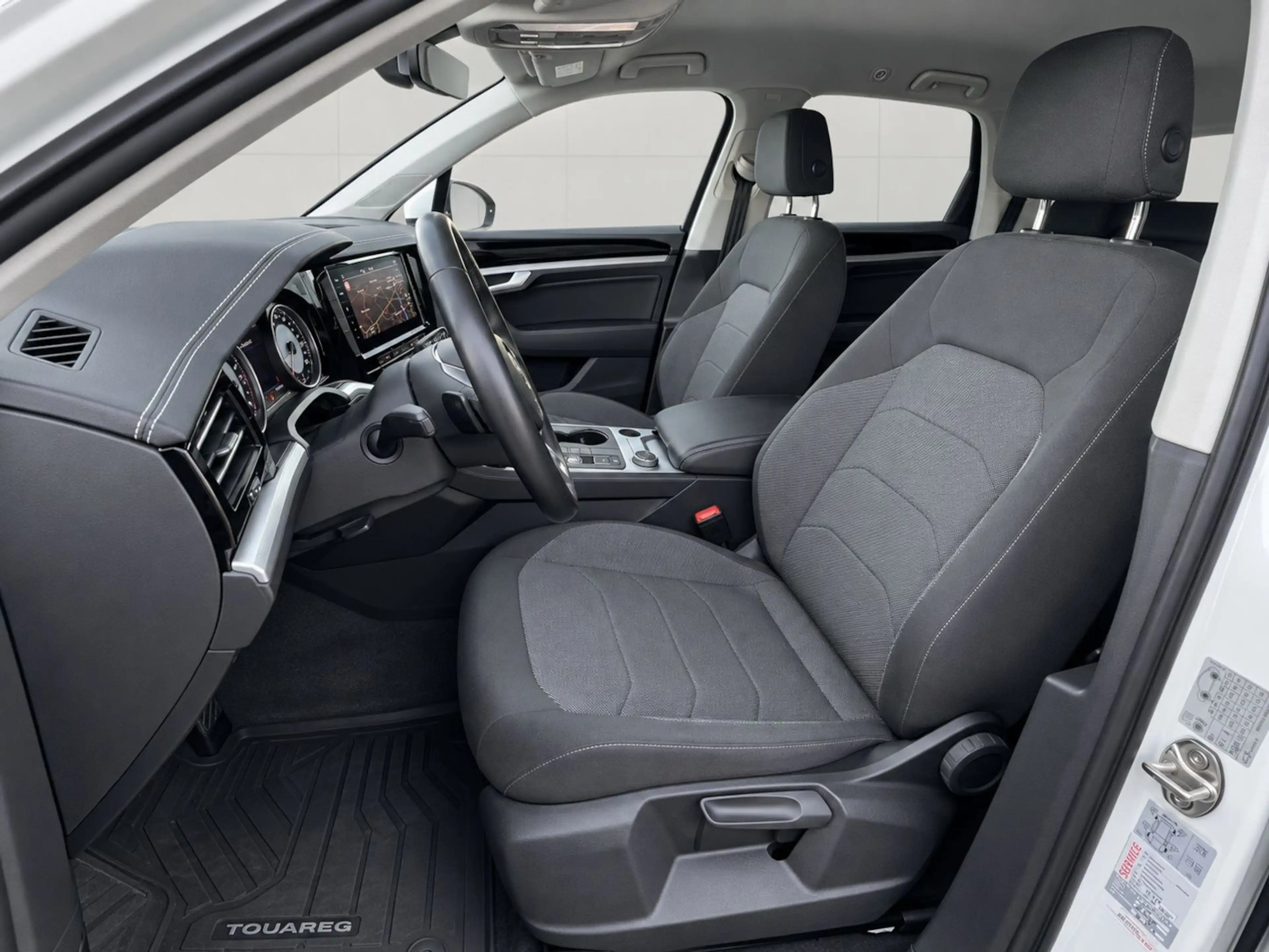 Volkswagen Touareg 4Motion BLACK & WHITE — photo 16