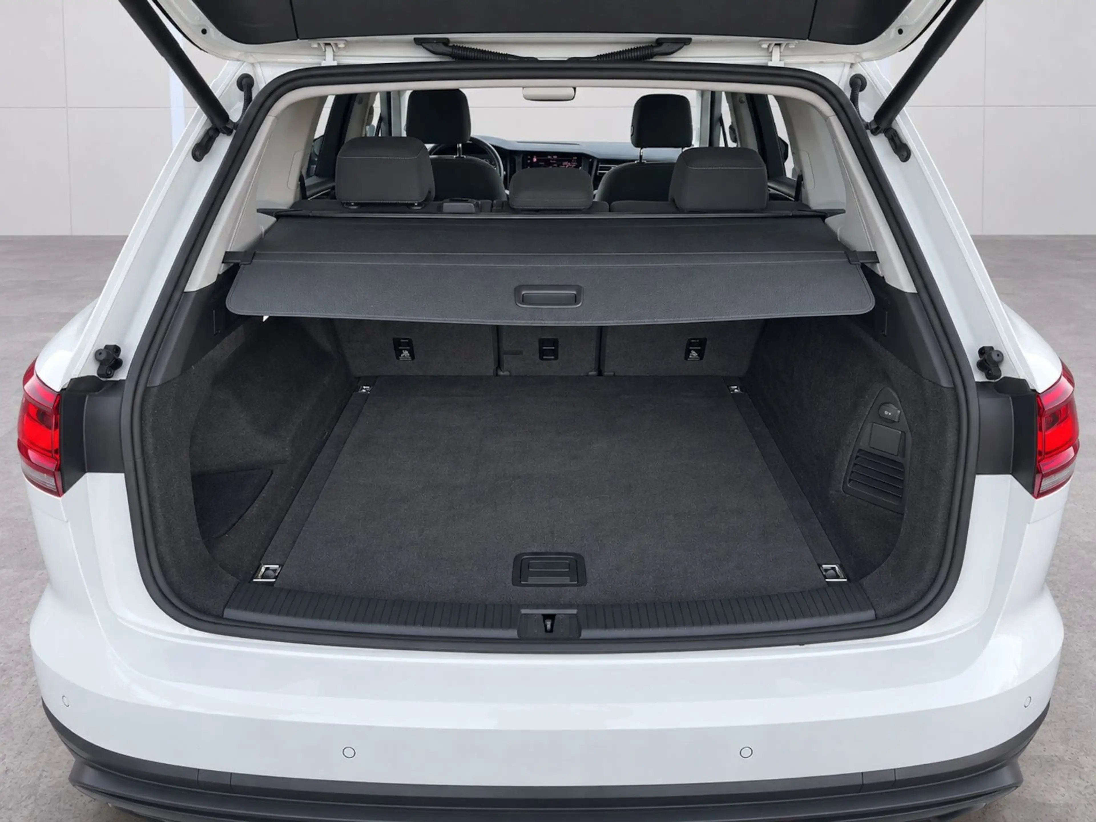 Volkswagen Touareg 4Motion BLACK & WHITE — photo 34