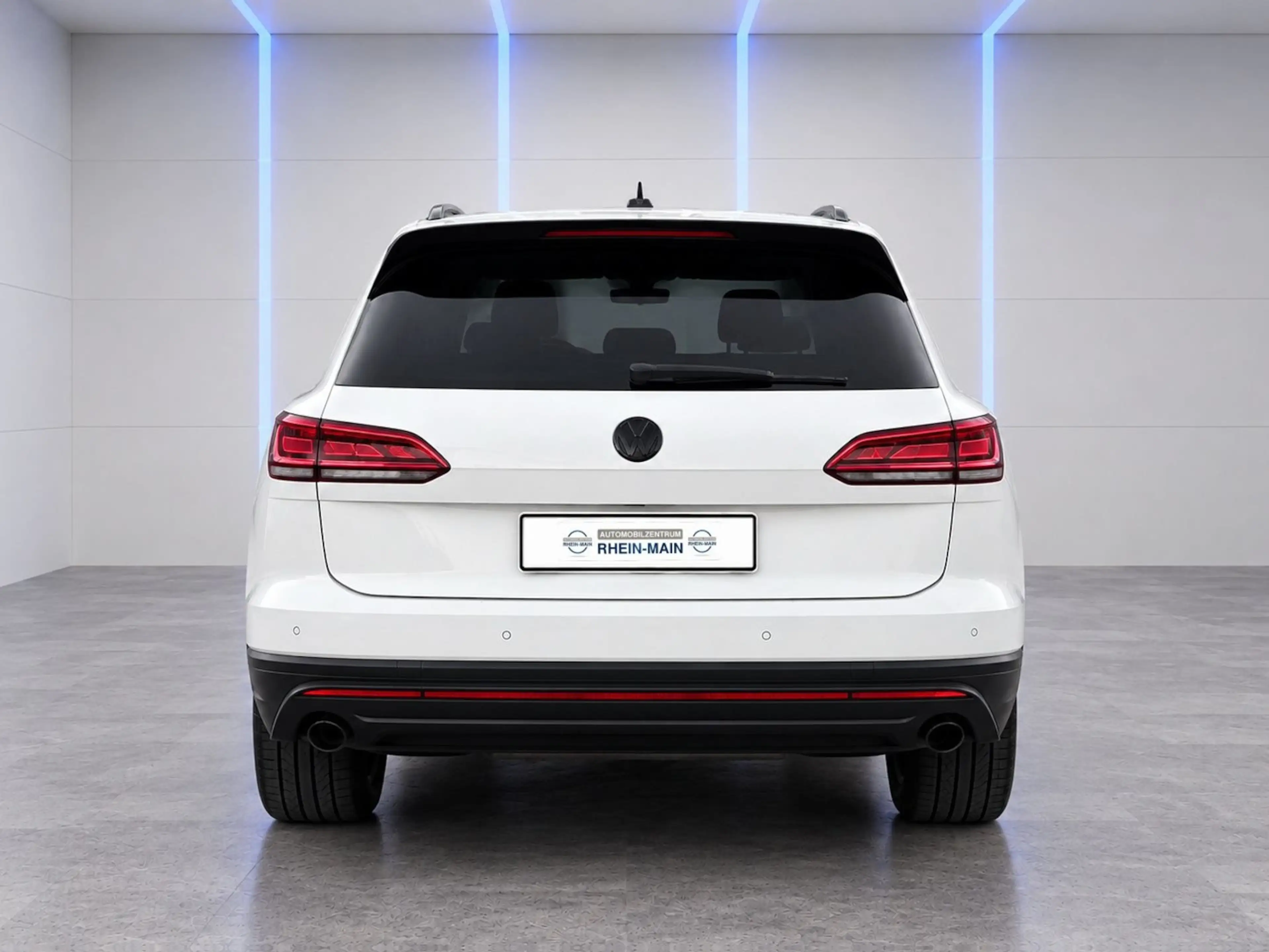 Volkswagen Touareg 4Motion BLACK & WHITE — photo 5