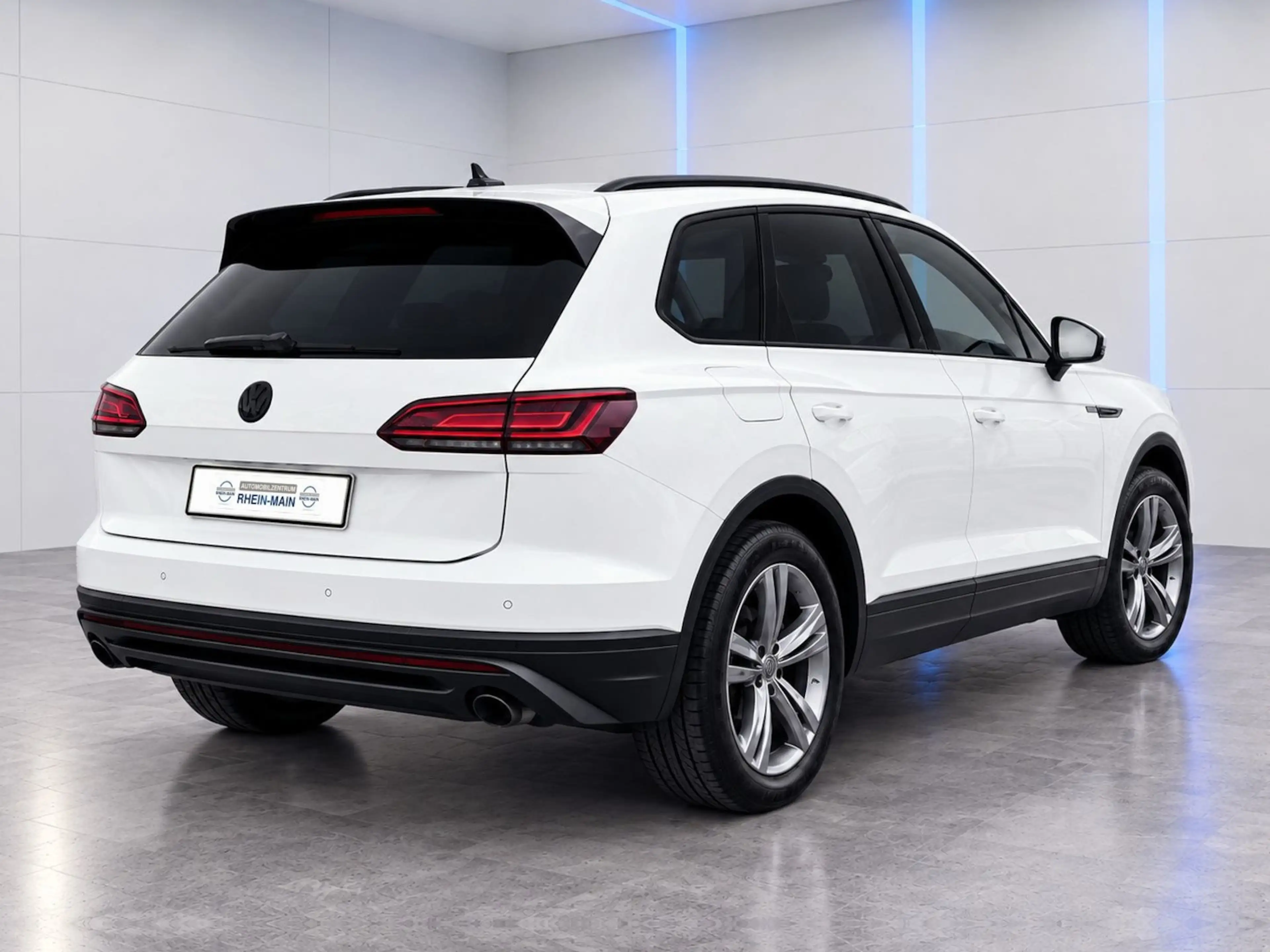 Volkswagen Touareg 4Motion BLACK & WHITE — photo 6