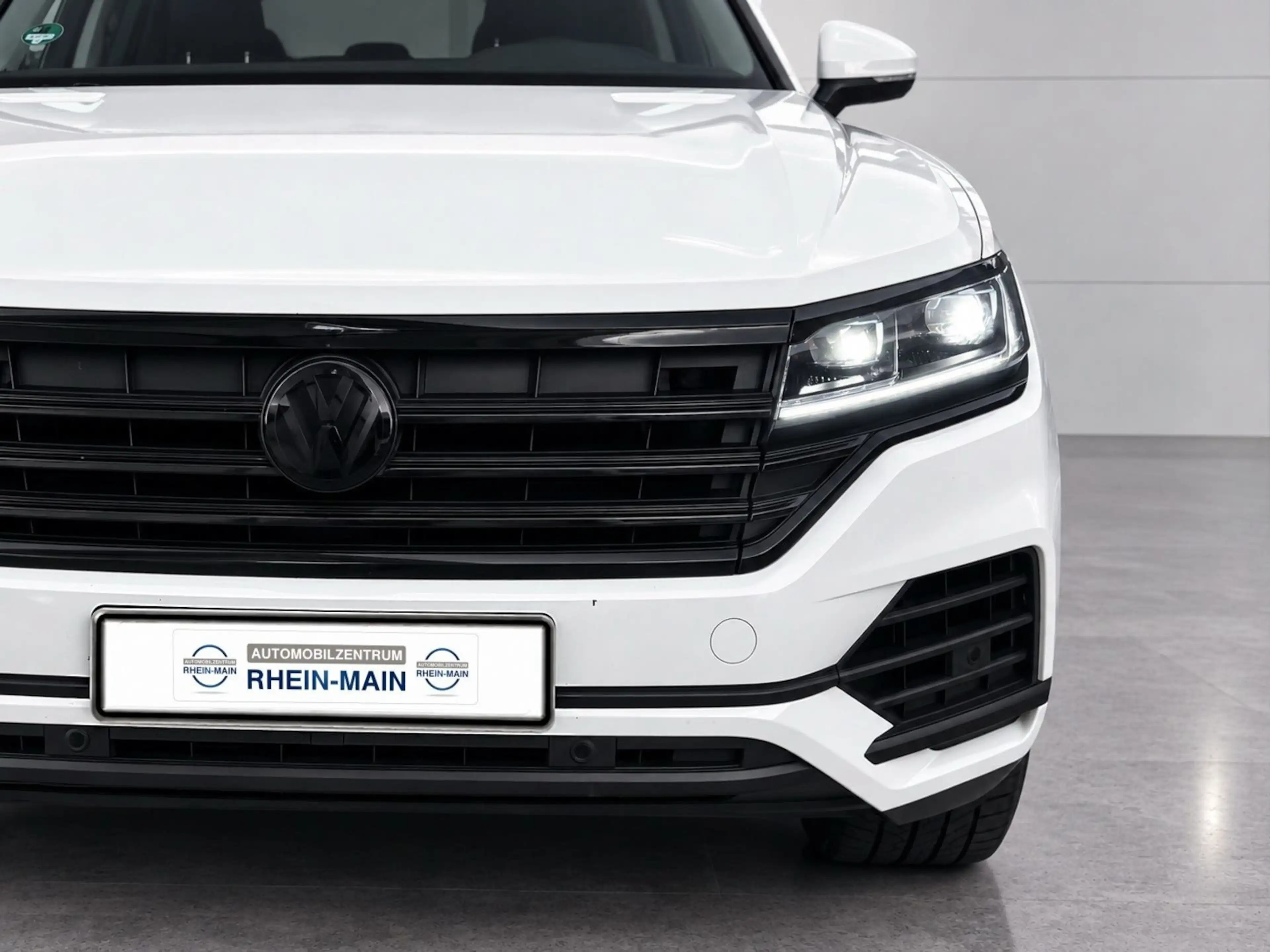 Volkswagen Touareg 4Motion BLACK & WHITE — photo 15
