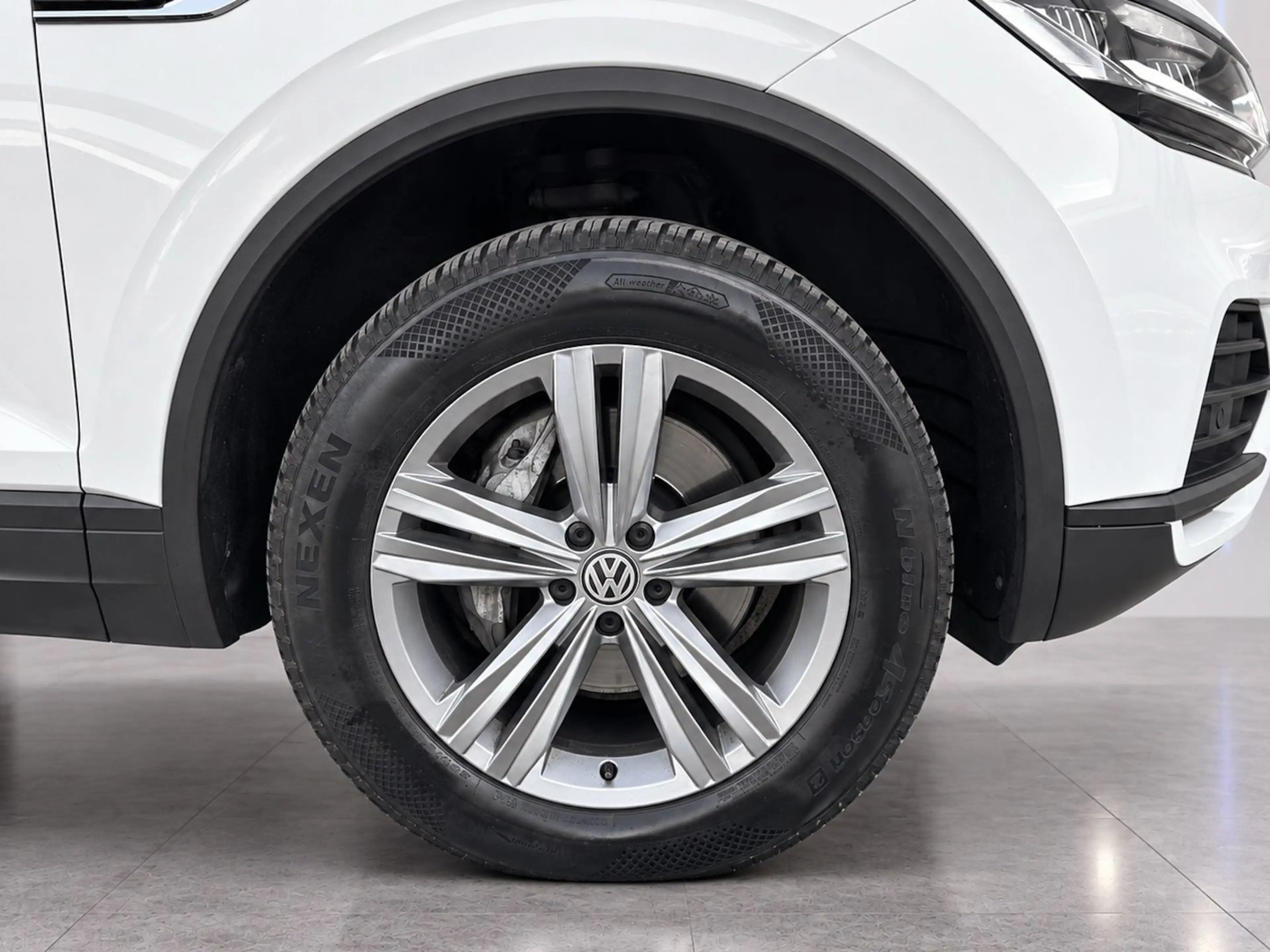Volkswagen Touareg 4Motion BLACK & WHITE — photo 35
