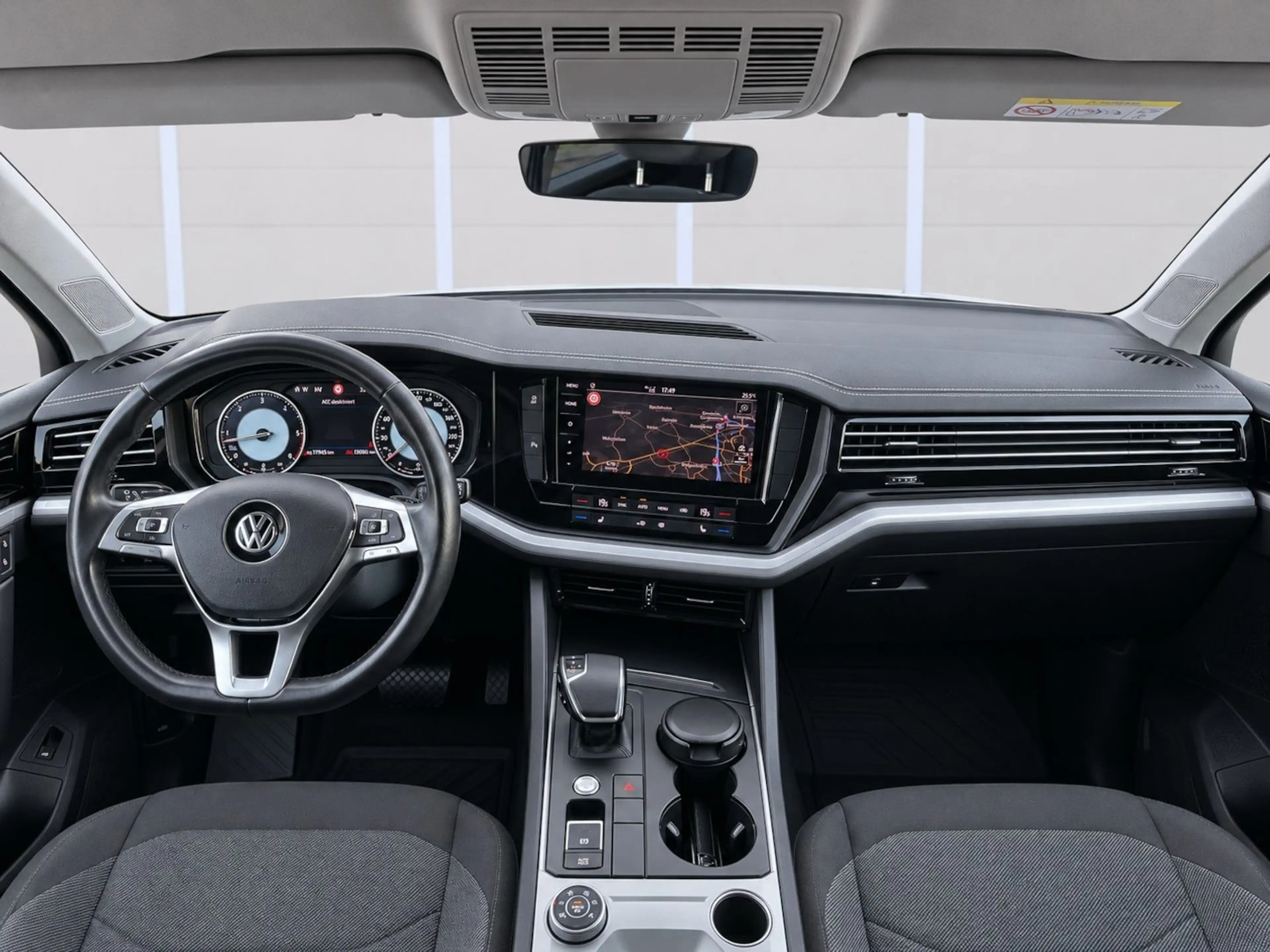 Volkswagen Touareg 4Motion BLACK & WHITE — photo 22