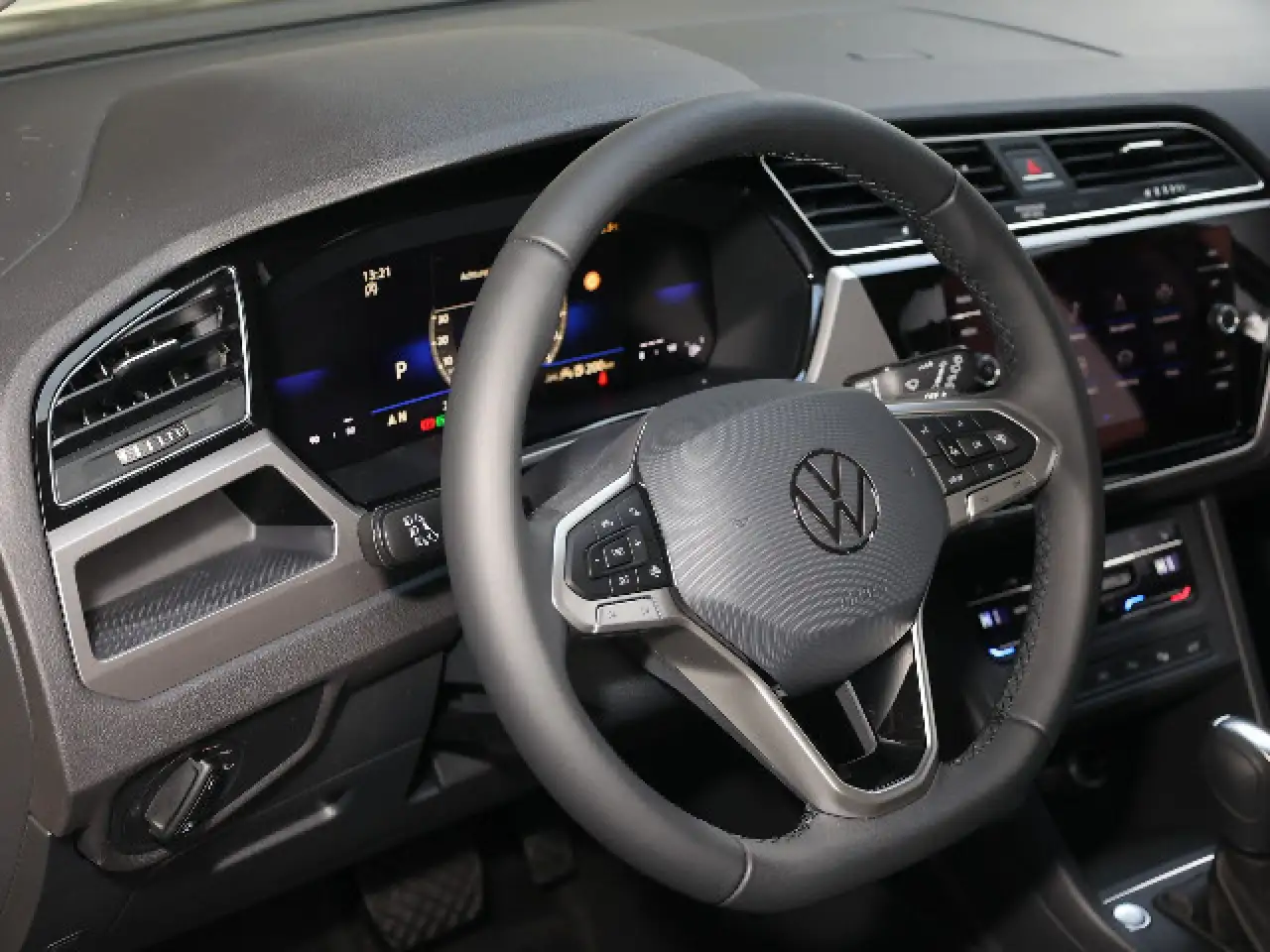 Volkswagen Touran 2.0 TDI DSG +TAXI+7-SITZER+ Bluetooth Navi 12