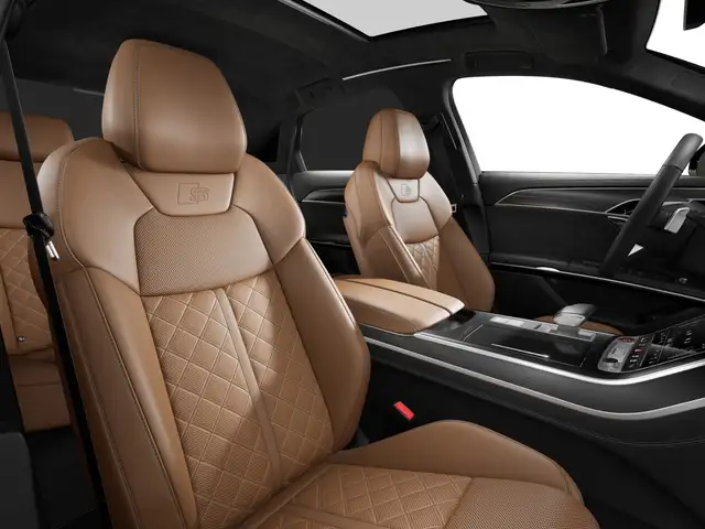 Audi S8 view 9