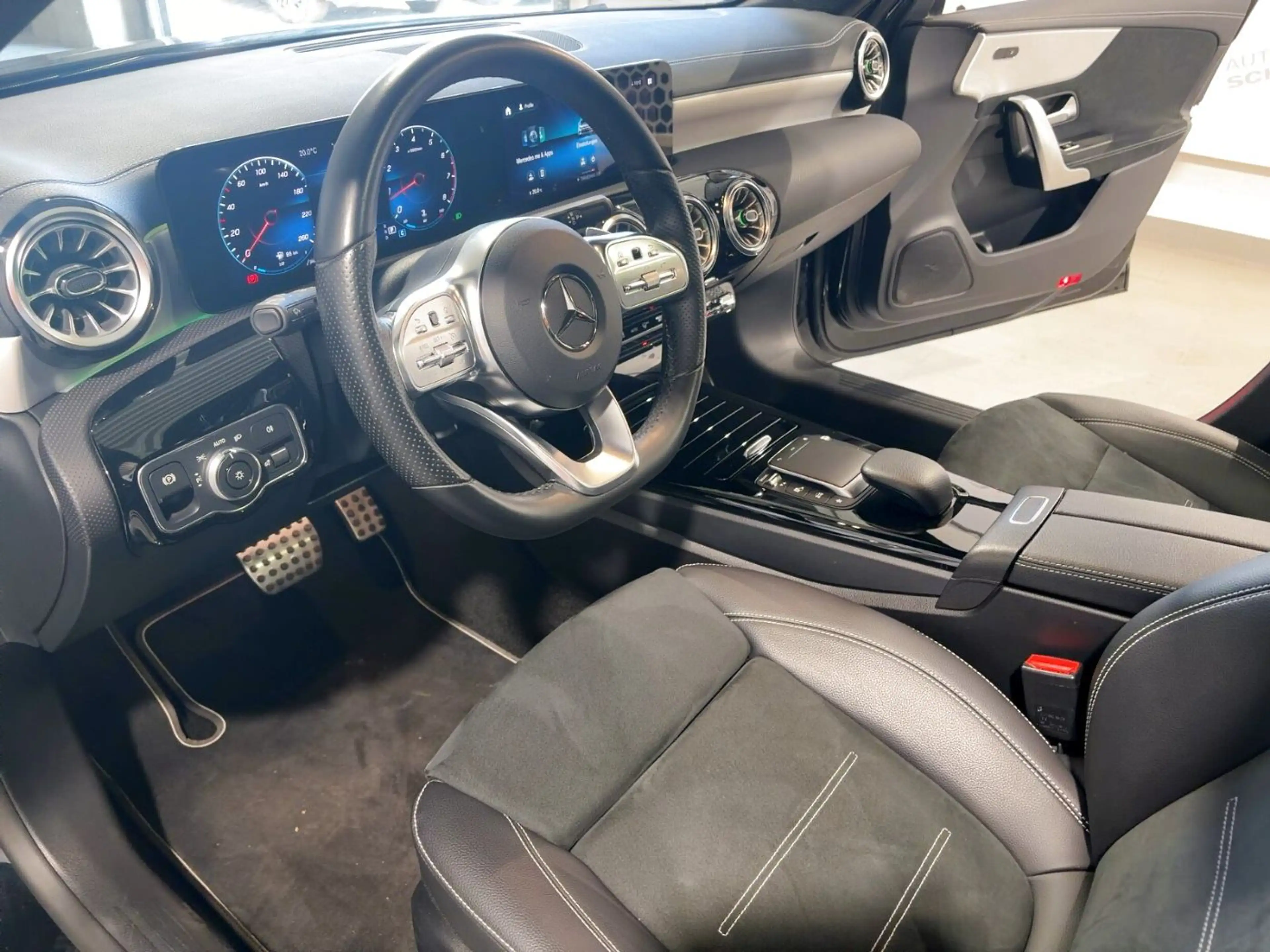 Mercedes-Benz A 250 Sitzheizung+Temopmat+Navi+Rückfahrkamera — photo 7