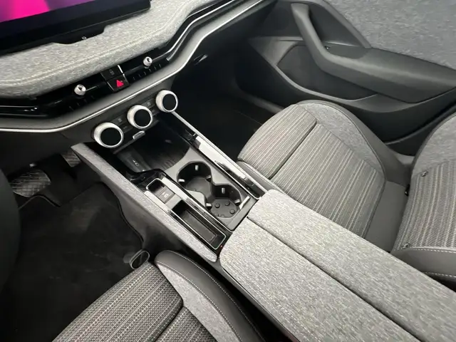 Skoda Superb view 18